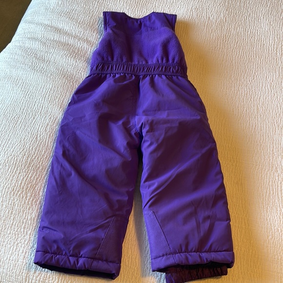 Girls 2T snow suit - Picture 3 of 3